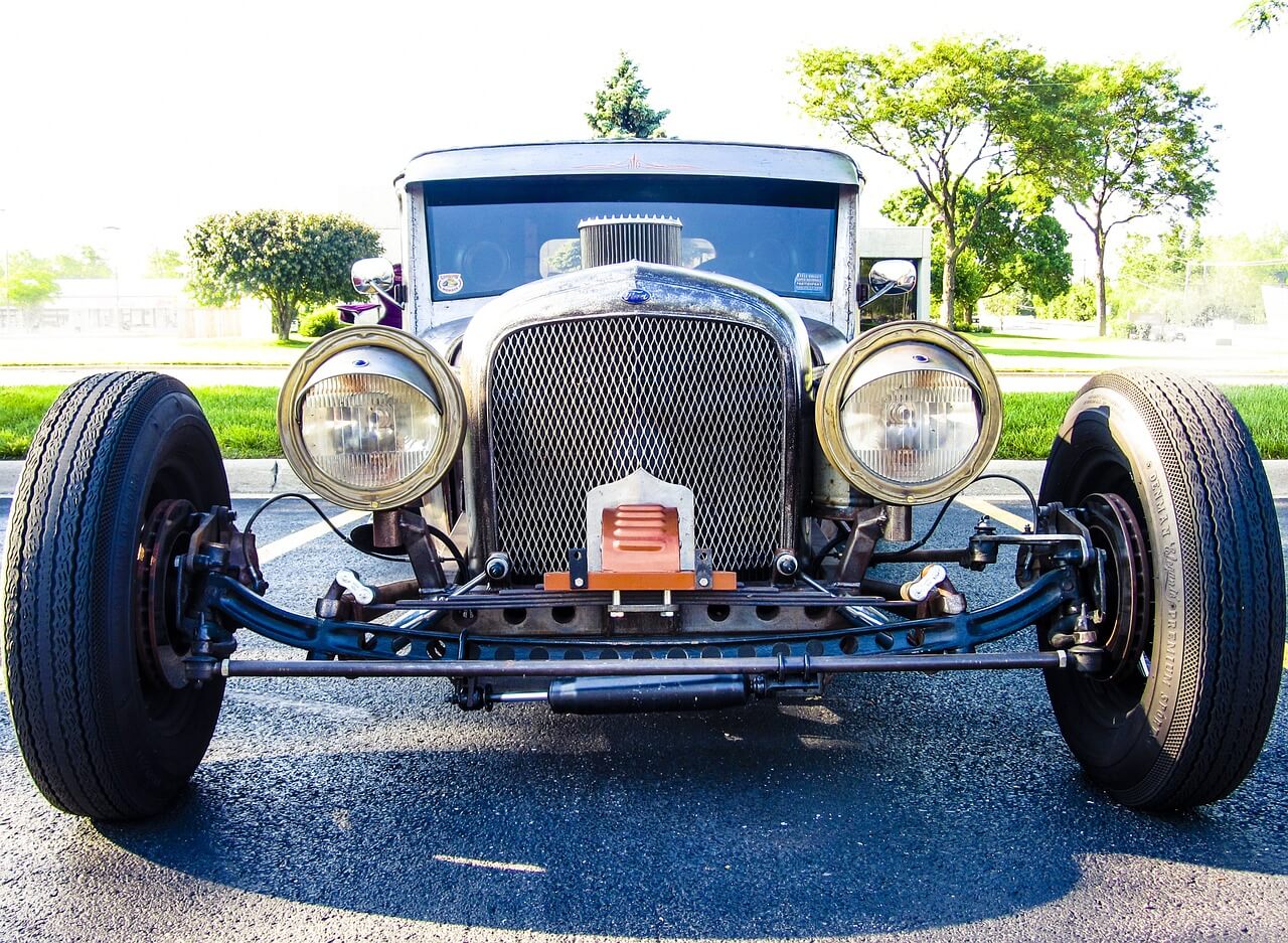 Read more about the article Antique Car